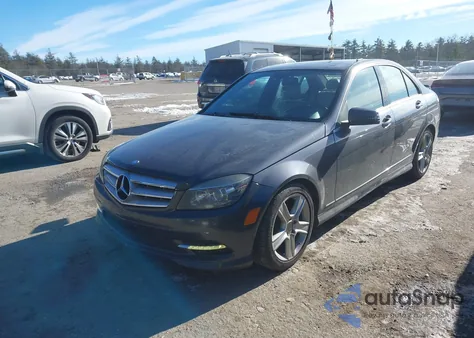 2011 Mercedes-Benz C 300 Sport 4Matic z USA, uszkodzony, nr VIN WDDGF8BB2BR141652